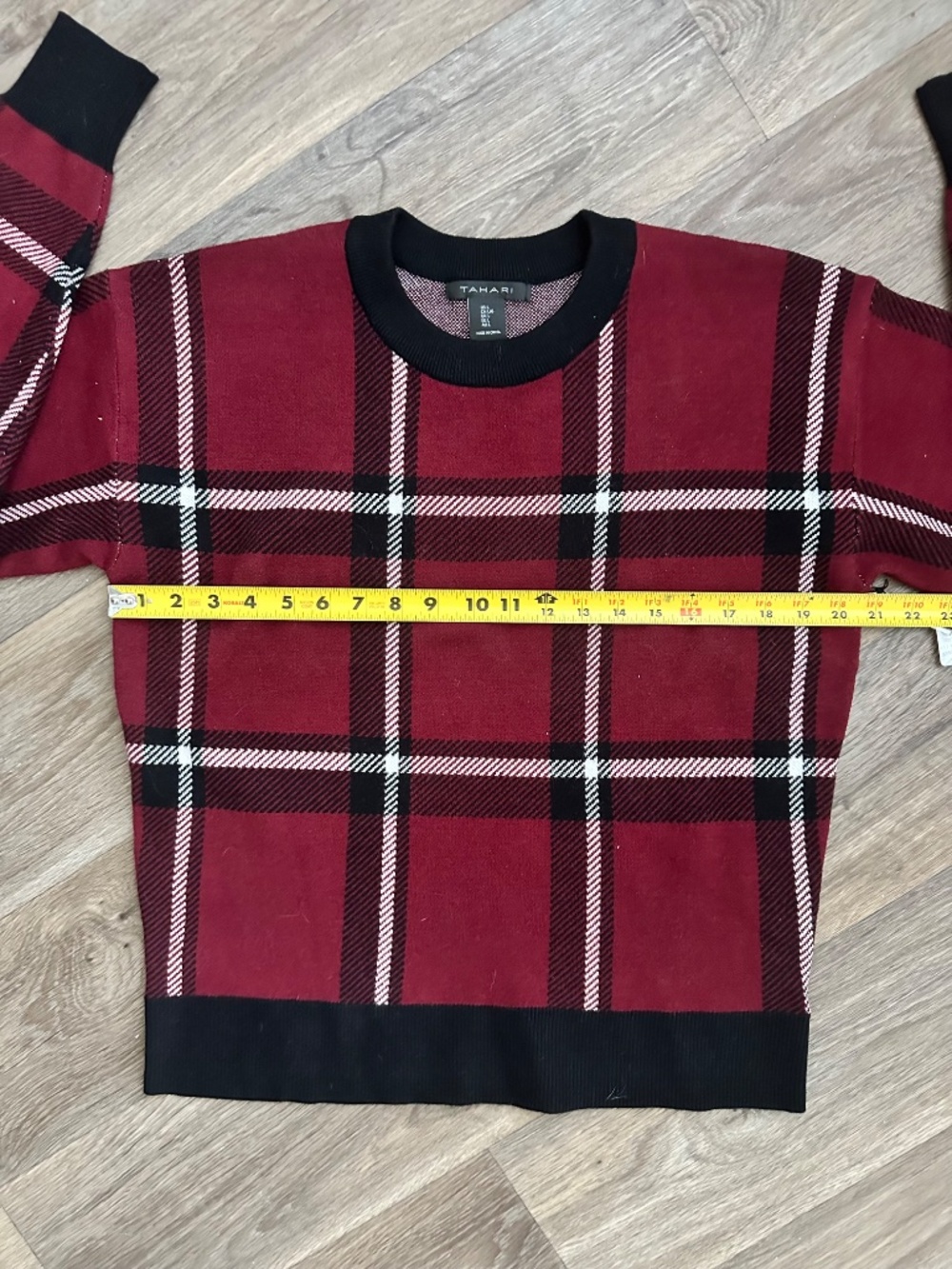 Tahari Women’s Plaid Sweater Size L Red Black Crewneck NWT Cozy Chic - Picture 11 of 13
